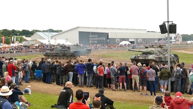 Tankfest 2016 in 4K - Part 1 - Leopard 1 Tanks "Shock & Awe" смотреть онлайн
