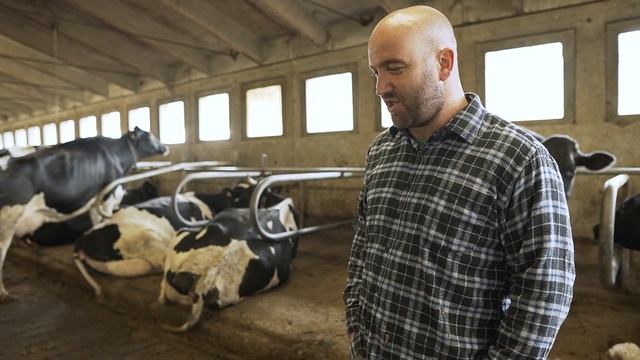 Robotizzazione di un' azienda agricola - Agriculteur en voyage Ep 1 смотреть онлайн