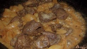 Спагетти с черемшой тушеным мясом