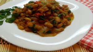 Острая фасоль с овощами