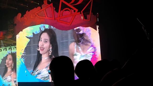 EXCLUSIVE! TWICE - 'Look at me' at Twiceland 2 'Fantasy Park' In Singapore 170618 смотреть онлайн