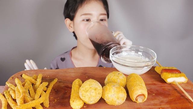 탈가발하고 뿌링파티🎉 BHC 뿌링클 사이드 전메뉴 먹방 CHEESE POWDER FRIED [eating show]mukbang korean food смотреть онлайн