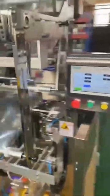 Vertical type 3 seam bag filling packing machine for Honey смотреть онлайн