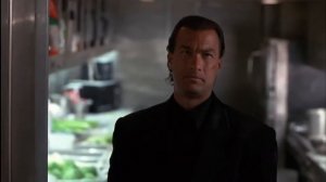 Стивен Сигал ножевой бой в финале