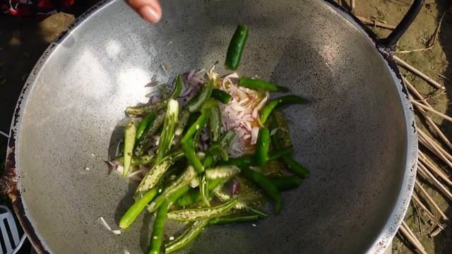 Onion flowers recipe - এক পেয়াজে দুই তরকারী | Village life with Shampa смотреть онлайн