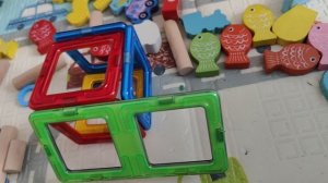 играем в магнитный конструктор, собираем фигуры для магнитного конструктора