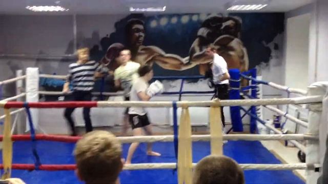 Бой (2 против 1) смотреть онлайн