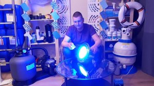 Светодиодный цветной светильник RGB для подсветки бассейна. Светильник светодиодный для бассейна