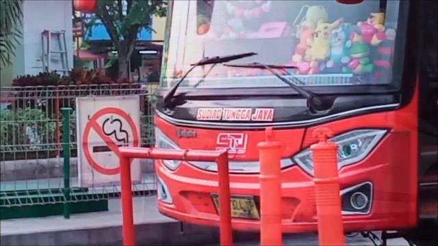 HUNTING BUS SUDIRO TUNGGA JAYA DI REST AREA 57 TOL JAKARTA CIKAMPEK #SUDIROTUNGGAJAYA #RESTAREA57