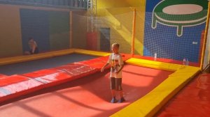 Отмечаю ДЕНЬ РОЖДЕНИЯ в БАТУТном центре