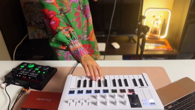 AvDiva - out of blue I Home Session Live I Arturia Minilab 3 I Boss RC - 202 смотреть онлайн