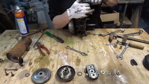 PT.02 Engine Disassembly - Peugeot 103 RCX Build
