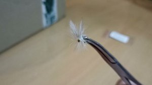 Распаковка посылки с мушкой PFG Pale Morning Dun по заказу Fmagazin