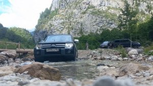 Абхазия. Гегский водопад 2024 на Паджеро 4.Форсируем реку у водопада!
