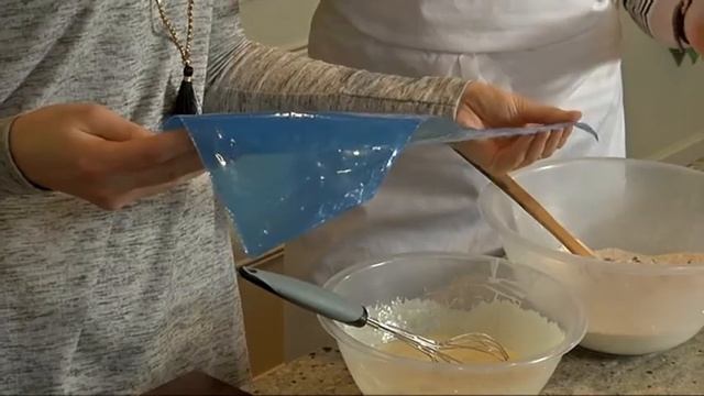 Baked Banana & Chocolate Chip Doughnuts | Two Tube смотреть онлайн