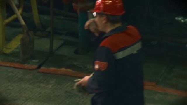 Люди труда: ЧЦЗ. Бригадир плавильщиков Дмитрий Поспелов