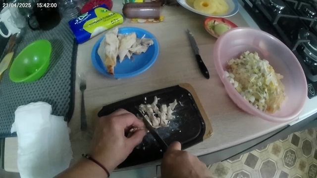 Салатик с ананасом.
