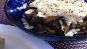 Салат с маринованными опятами