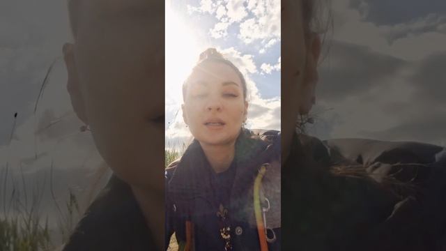 Прогулка с Джулией. Ответы на вопросы по поводу несчастного вида собак и неожиданная встреча со 🐍😱 смотреть онлайн