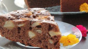 Шоколадная шарлотка с грушей