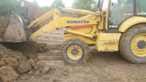 Nowe opony dla Komatsu WB-93R