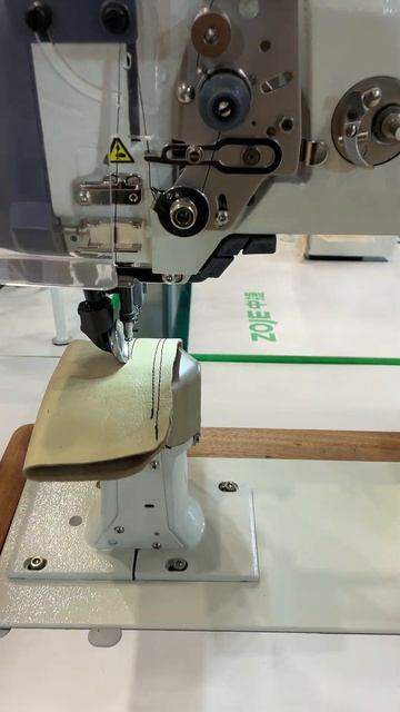 Какими нитками шить кожу и экокожу?  #sewing  #fashion #shorts смотреть онлайн