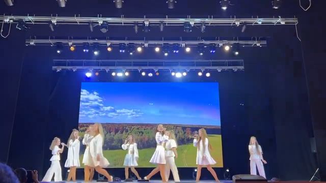 Группа Тутти-Фрутти, песня Россия отчётный концерт 12 мая 2023 смотреть онлайн