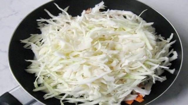 Тушеная капуста с шампиньонами и черемшой