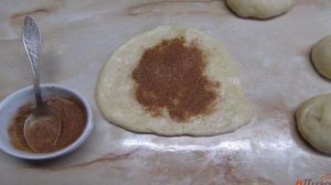 Сдобные булочки Листики с корицей