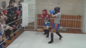 Новички муай тай нокаут. Карапузы в ринге.