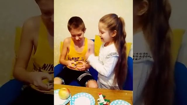 Коктейль челлендж с фруктами, чесноком и перцем чили