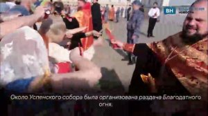 Во Владимире состоялась встреча Благодатного огня из Иерусалима и крестный ход