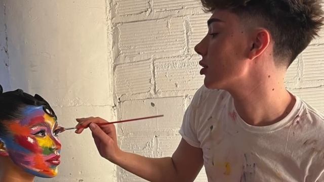 JAMES CHARLES BRAND IS MESSY смотреть онлайн