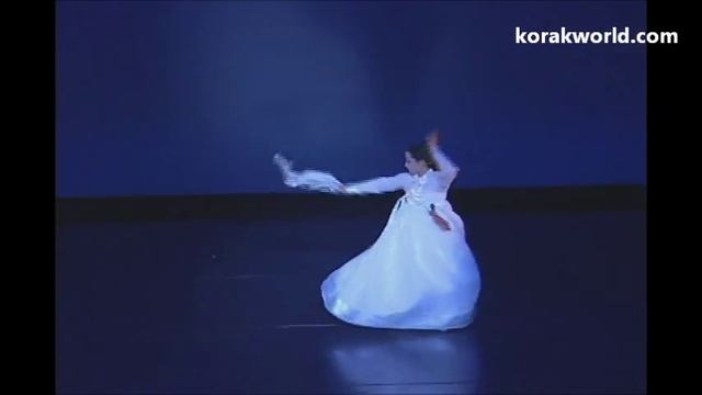 Traditional Korean Gyobang Dance & Oral Sound (구음) смотреть онлайн