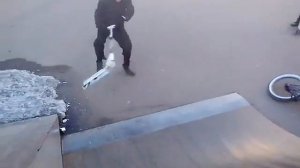 ДЕД НА САМОКАТЕ!!!! В скейт парке!!! Жестокое падение