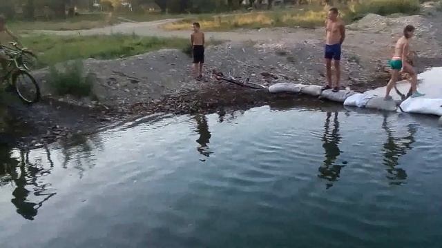 Хаха..сальто в воду на ровері...хахахах..ржака) смотреть онлайн