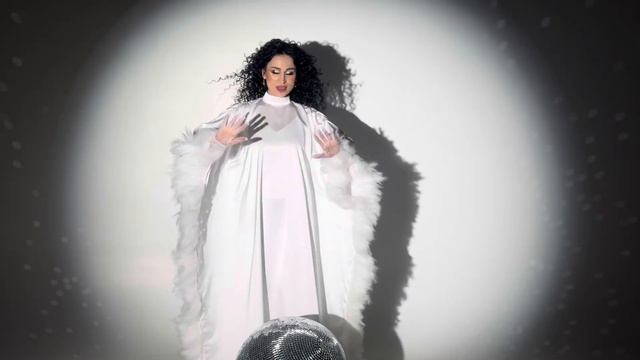 Айнура Басуева -Любовь уставших лебедей cover смотреть онлайн