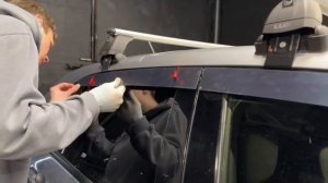 Видео установка 2Д дефлекторов окон / плоские ветровики на Honda Fit 4 поколение / Хонда Фит 4