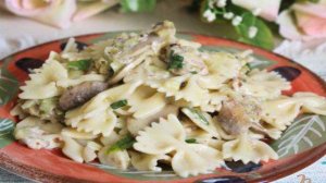 Фарфалле с шампиньонами