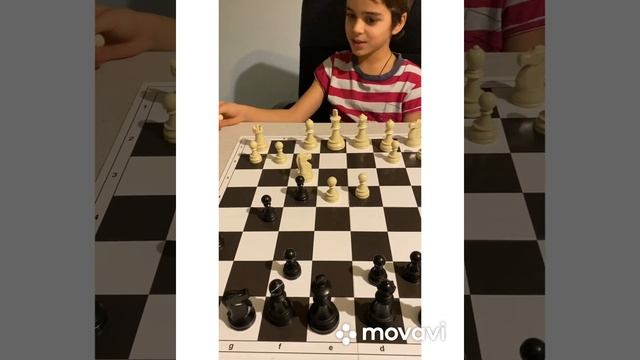 Королевский гамбит от Семена в школе шахмат Chess board