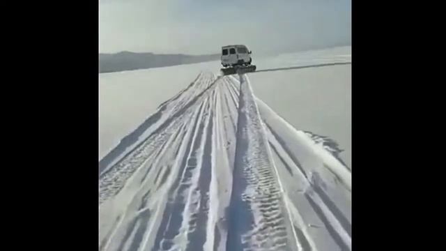 Соболь едет на гусеничной платформе ТСН 74 смотреть онлайн