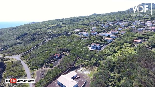 Baixa de Ribeirinha vista de cima Ilha do Pico смотреть онлайн
