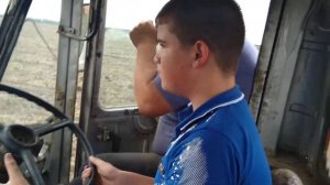 работаю на тракторе т 150 к с чизелем пч 2.6