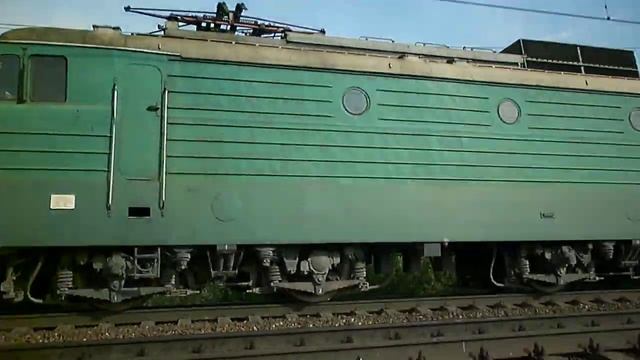 Электровозы ВЛ10У-515 и ВЛ10У-516 с грузовым поездом смотреть онлайн