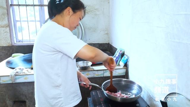 葫蘆瓜長大了，媳婦提著籃子去摘，全家人吃得好開心 | Gourd Fried meat, the whole family eat very happy смотреть онлайн
