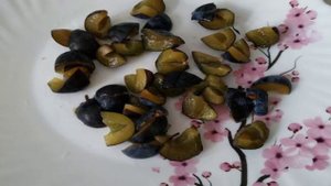 Груши запеченые с творогом и сливами в микроволновке