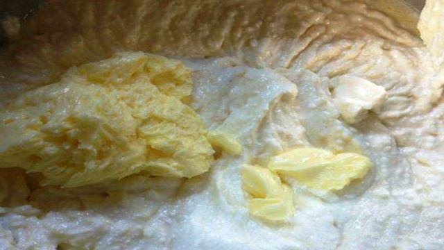 Творожный пудинг с клубничным соусом