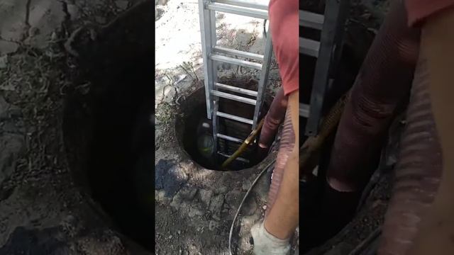 Восстановление работы выгребной ямы сроком службы 60 лет.