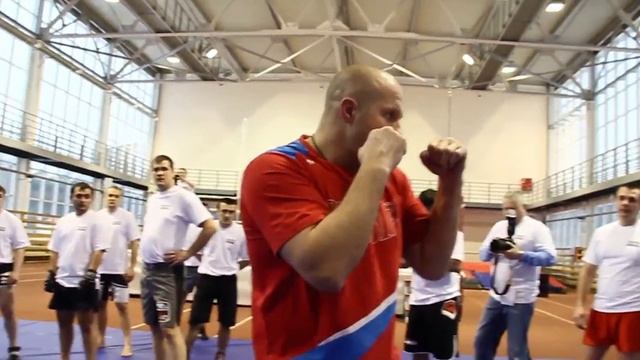 Разминка от Фёдора Емельяненко