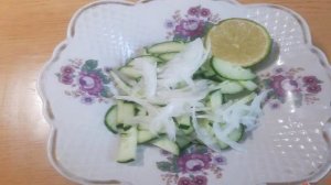 Салат из овощей с маслинами и фетой